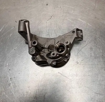 Volkswagen Golf VI Oil pump 03L115105C