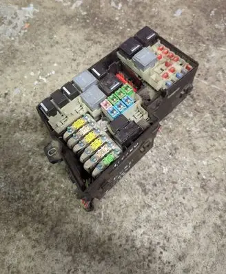 Ford Focus Fuse module C3C4C12C15C20 002G0801P120 4R7311F14F1
