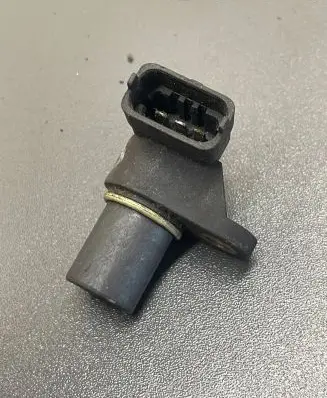 KIA Carens I Camshaft position sensor 3930027000