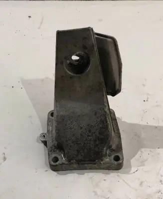 BMW M5 Engine mounting bracket 2282633 13681310 1706A