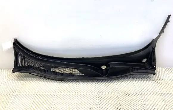 Nissan Juke I F15 Wiper trim LG185311100