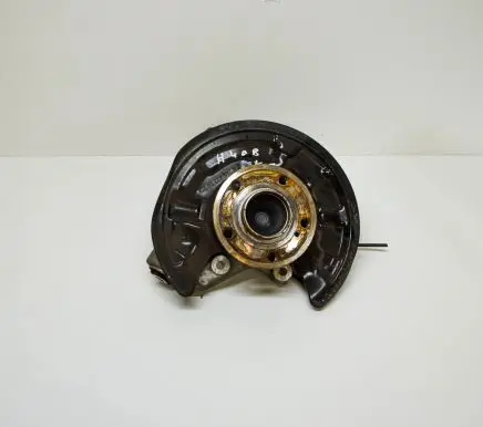 Mercedes-Benz CLA C117 X117 W117 Rear wheel hub 2460306