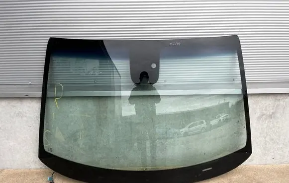 Hyundai Tucson TL Front windscreen/windshield window 