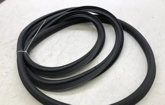 Trunk rubber seal (body)