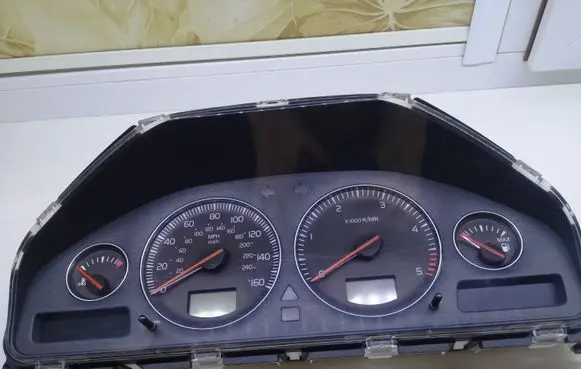 Volvo XC70 Speedometer (instrument cluster) 30746112
