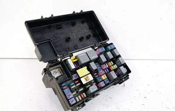 Chrysler Town & Country V Fuse box set 68217405AB