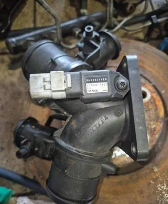 Ford C-MAX I Throttle valve 9647015480