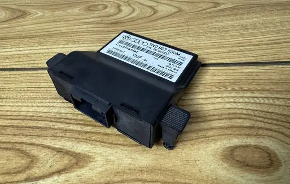 Volkswagen Golf VI Gateway control module 7N0907530M 1K0907951 5WG50027