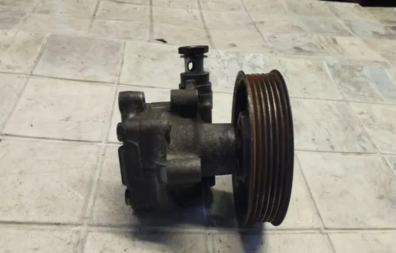 Skoda Octavia Mk1 (1U) Power steering pump 038145255A