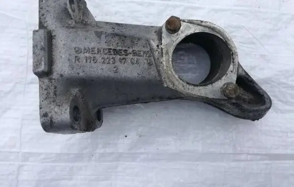 Mercedes-Benz 200 300 W123 Engine mount bracket 1152231704