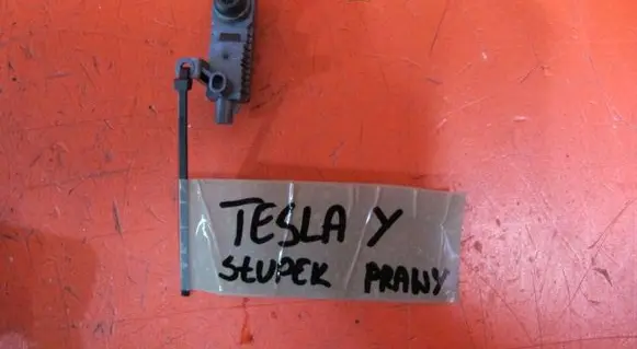 Tesla Model Y Other devices 110061900C