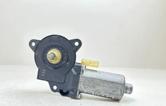 Ford Fusion Front door window regulator motor 0130821938