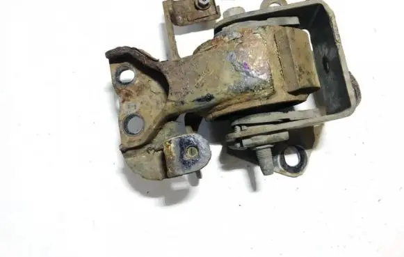 Mazda Premacy Engine mount bracket