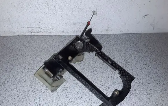 BMW 5 E39 Front door exterior handle/bracket 51218245353 8245353