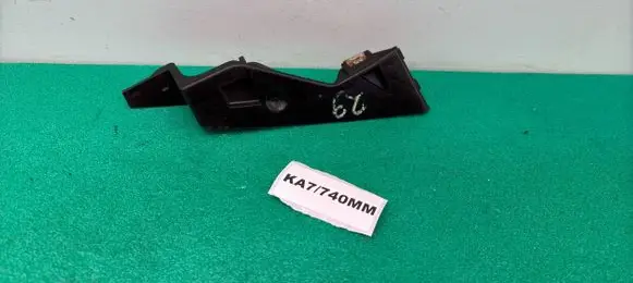 Volkswagen PASSAT B6 Front bumper mounting bracket 3C0807723