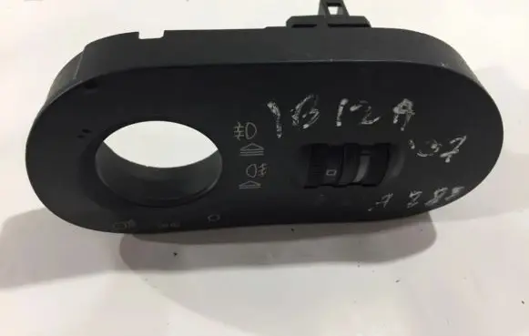Seat Ibiza III (6L) Headlight level height control switch 33070307