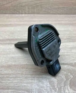 BMW 5 E39 Oil level sensor 7508003 6PR00786802