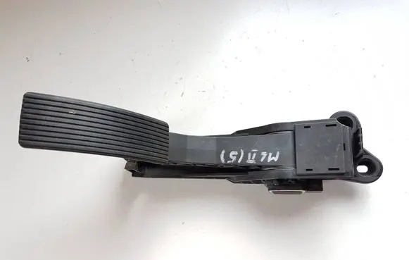 Mercedes-Benz ML W164 Accelerator throttle pedal A1643000004