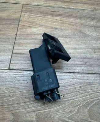 Audi A3 S3 A3 Sportback 8P Glow plug pre-heat relay 038907281D PA66GF30 18006