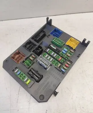 Citroen C4 II Fuse module 9665547280