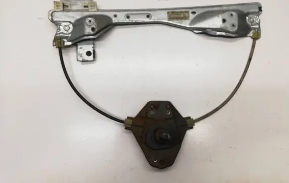 Rear door manual window regulator
