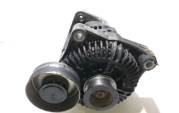 BMW 5 E60 E61 Generator/alternator 7797521
