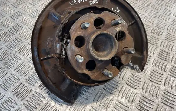 Rear wheel hub spindle/knuckle