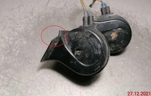 Audi A4 S4 B5 8D Horn signal 0092018