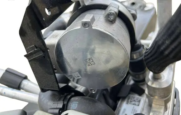 Ferrari 296 GTS Water pump 908587 21T15901326