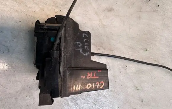 Renault Clio III Rear door lock 21123