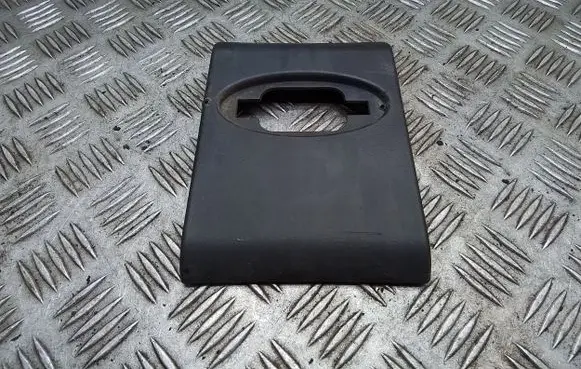 Rear fender molding trim