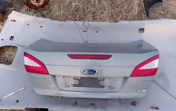 Ford Mondeo MK IV Tailgate/trunk/boot lid 018