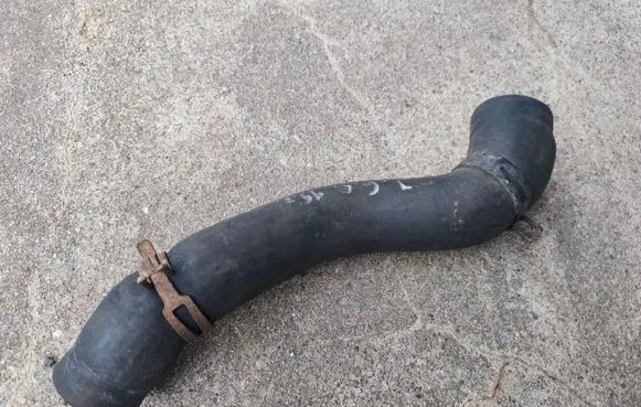 Jeep Grand Cherokee (WJ) Engine coolant pipe/hose