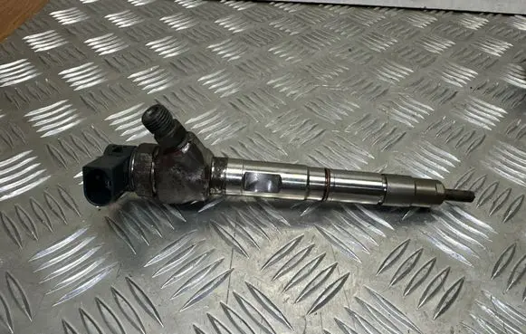 Volkswagen PASSAT B8 Fuel injector 04L130277AC