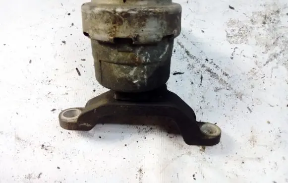 Ford Mondeo MK IV Engine mount bracket