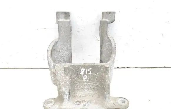 Subaru Outback Engine mounting bracket