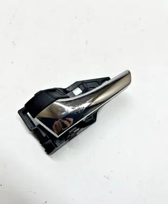 Toyota RAV 4 (XA40) Loading door interior handle 