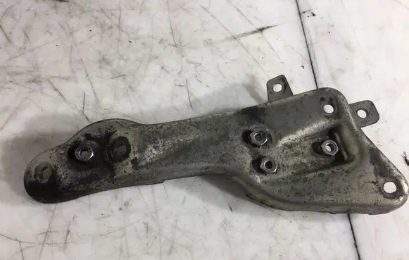 Mercedes-Benz E W212 Engine mounting bracket A6510901041
