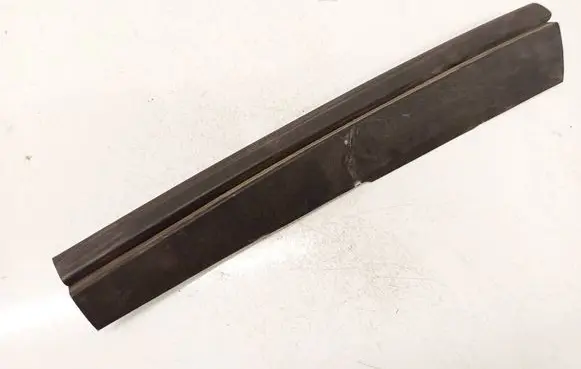 Toyota RAV 4 (XA30) Rear door glass trim molding 