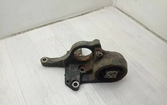 Citroen C5 Engine mount bracket