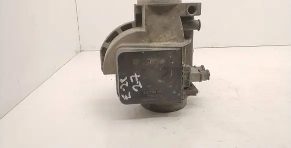 BMW 5 E28 Mass air flow meter 0280202066 17057219