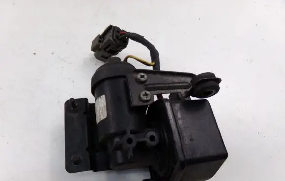 Subaru SVX Valve vacuum 