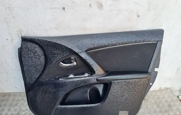 Toyota Avensis T270 Front door card panel trim 6777705040