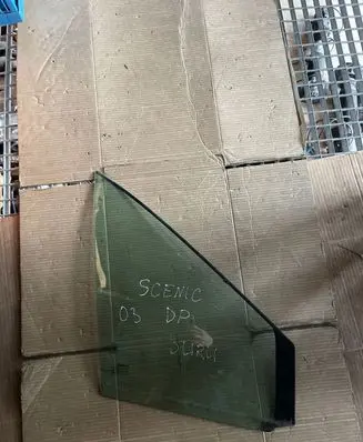 Renault Scenic RX Front triangle window/glass 