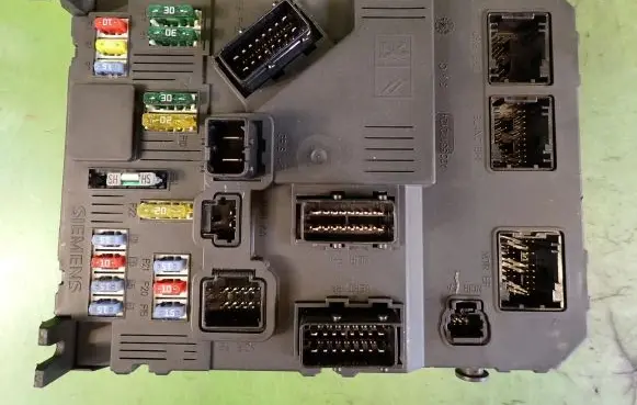 Peugeot 407 Fuse module