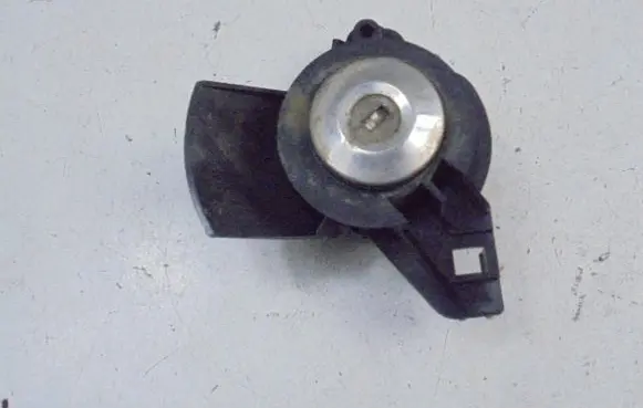 Ford Focus C-MAX Front door lock (next to the handle) 3M5143608AA