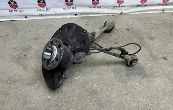 Mercedes-Benz GLK (X204) Front wheel hub A2043323001 20441 A2043308011
