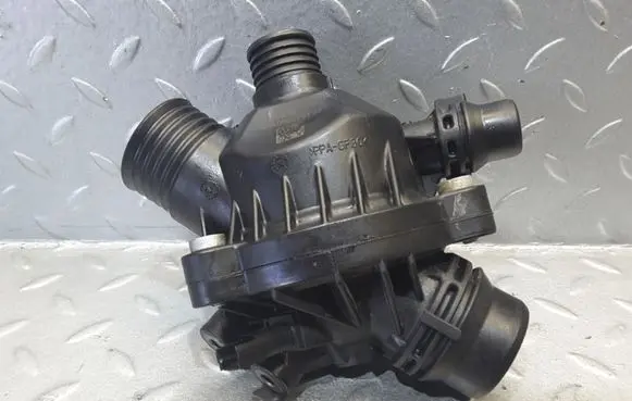 Thermostat/thermostat housing