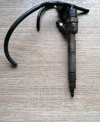 Mercedes-Benz A W168 Fuel injector 0445110116 A6680700987