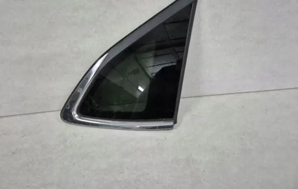 Hyundai Tucson TL Front triangle window/glass 